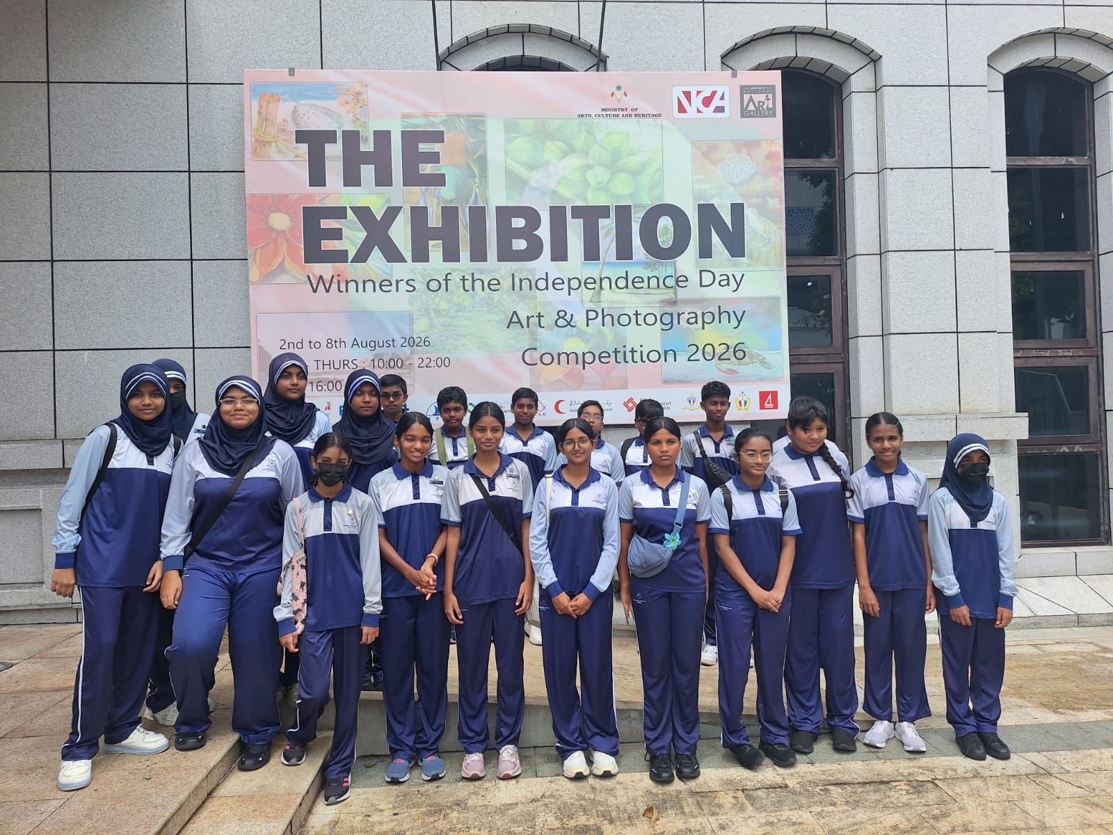 Dharmavantha School Art Club students visit “The Exhibition”